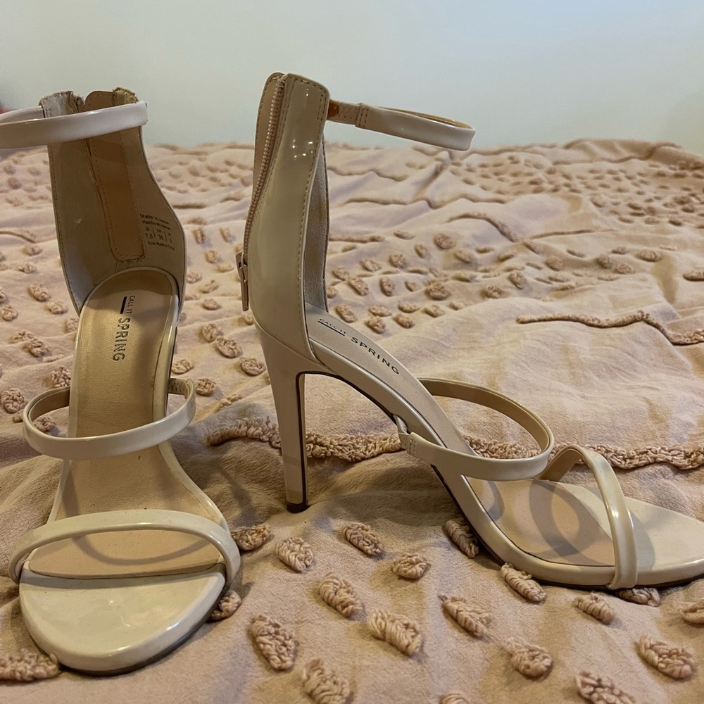Tan stewpot sandals